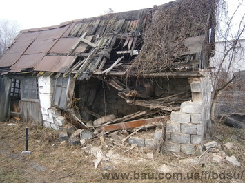 Демонтаж вручную старых частных домов и хозпостроек