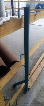 Защитное ограждение, опалубка, Стойка ограждения