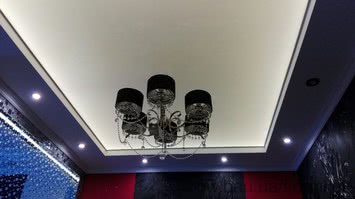 Натяжные потолки с LED