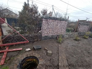 Кварцитный щебень 25*60 и забор из габиона 200*50 &mdash; ЕКТА БУД