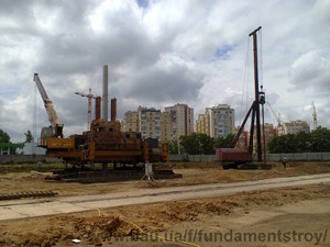 Вдавливание свай с лидерным бурением &mdash; Фундаментстрой