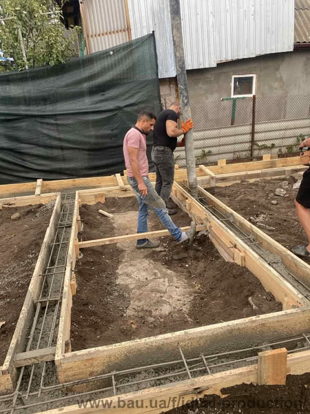 Заливка  ленточного фундамента с плитой
