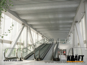 Подвесной потолок из пластинчатой рейки в торговом центре — КРАФТ Декенсистем Украина Подвесной потолок из пластинчатой рейки в торговом центре — КРАФТ Декенсистем Украина