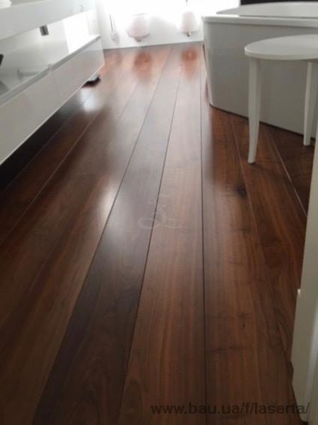 Паркетная доска в ванной комнате