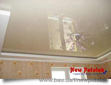 Натяжной потолок в спальне