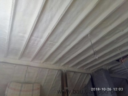 Утепление мансардных этажей по стропильной части напыляемым пенополиуретаном. Монолитно высоэффективно. ППУ