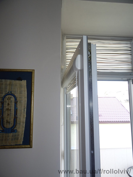 ролета в коробі