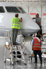 В сборочном цеху авиационного завода используется лестница с платформой VIRASTAR EP3 &mdash; STREMYANKA