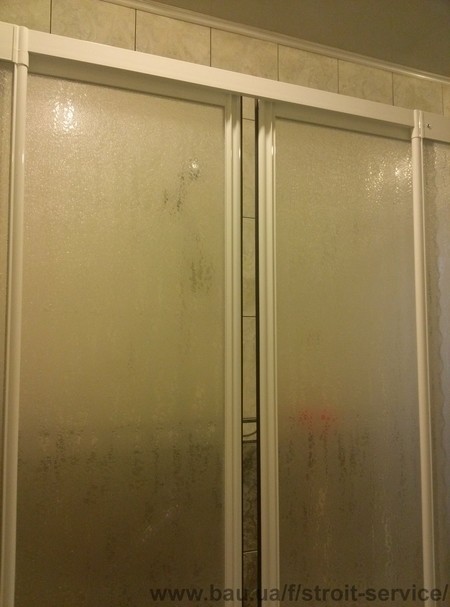 Раздвижная шторка на ванную