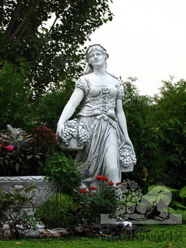 Скульптура «Женщина с виноградной корзиной» арт. 240