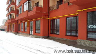 Окна и двери из алюминиевого профиля на первом этаже жилого дома &mdash; Юкрейн Си Групп