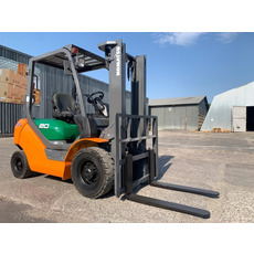 погрузчик Komatsu на больших 12 колесах. Модель: FG20C-16