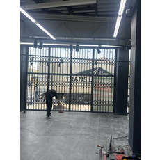 Раздвижные решетки на алюминиевые фасады