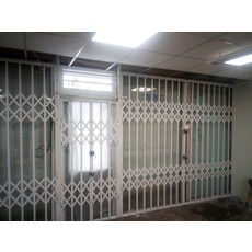 Розсувні решітки на двері в магазини