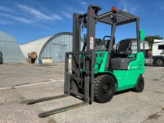 Дизельний навантажувач Mitsubishi KFD15T на нових пневмошин.
