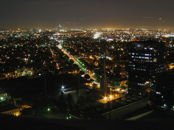 В Лос-Анджелесе установлена крупнейшая в мире система уличного освещения на дистанционном управлении.
