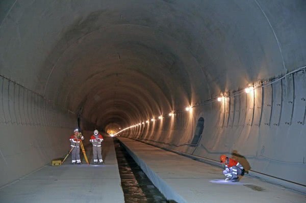Завершены основные работы по строительству Бескидского тоннеля