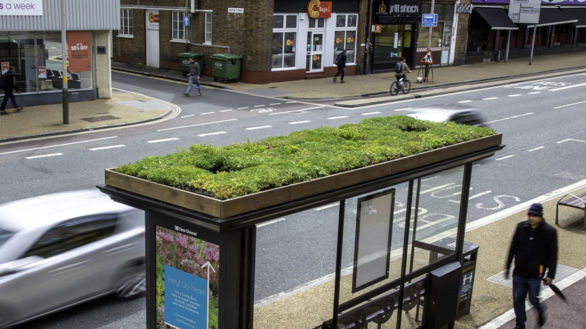 Зеленые крыши на автобусных остановках использовали для адаптации к изменениям климата