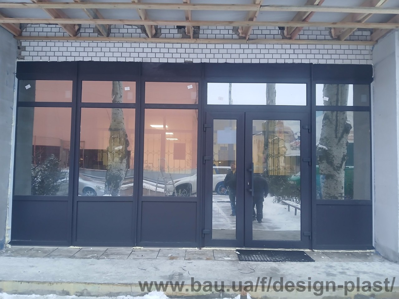 Завершены работи по установке входной группы Антрацит