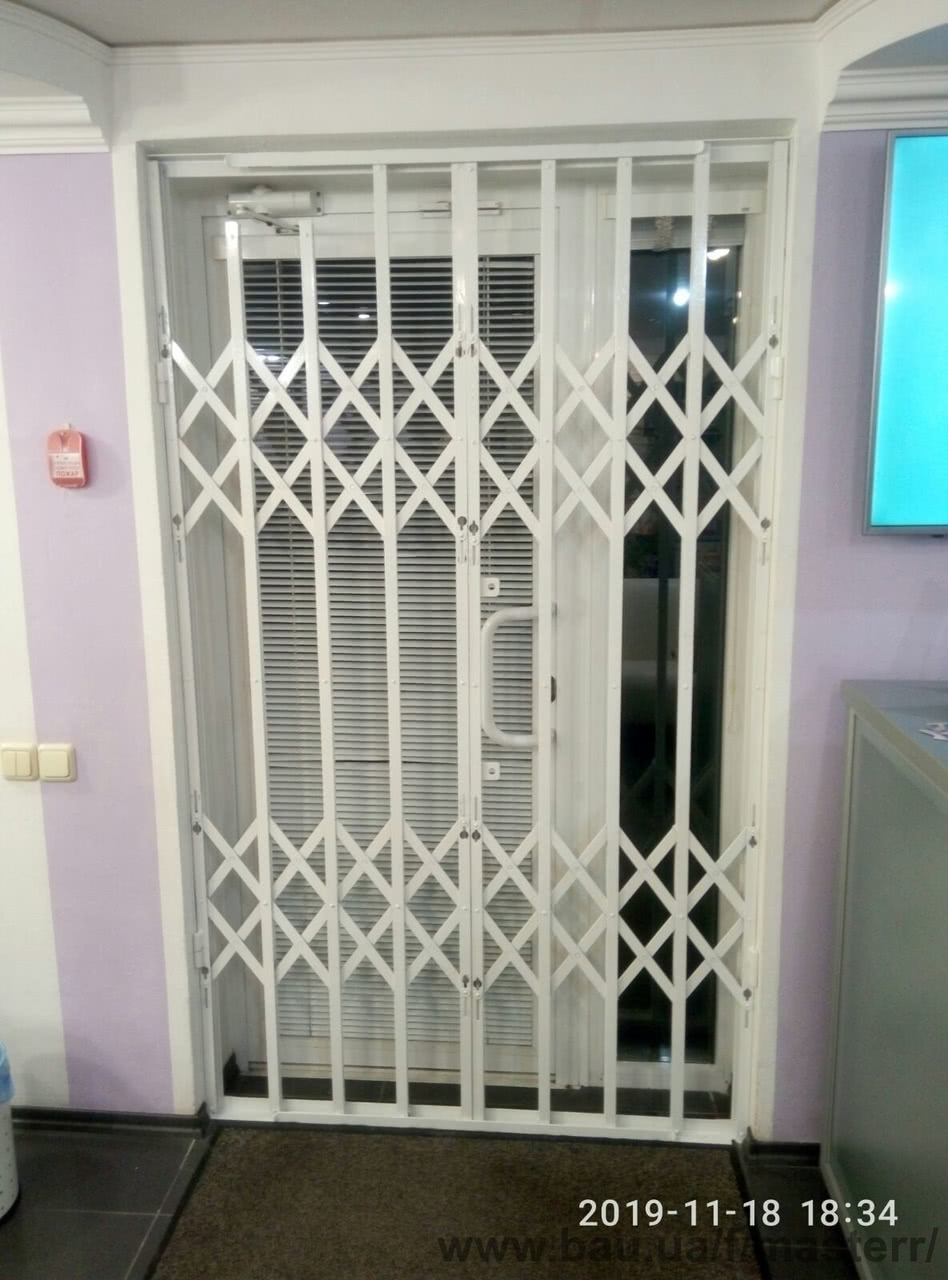 Красим раздвижные решетки краской для наружного применения