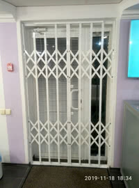 Раздвижные решетки на двери