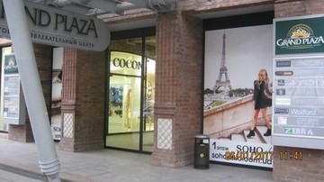 Закончено остекление входной группы