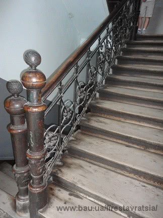 Завершено обновление лестницы старинного дома во Львове