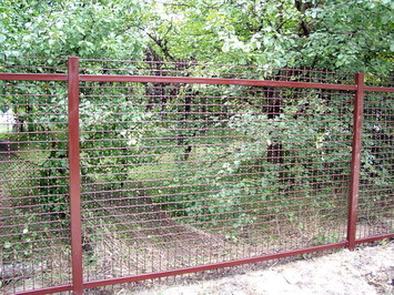 Забор из сетки рыфленной.