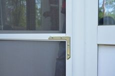 Антимоскитная сетка на двери