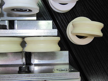 Ремонт блока роликов раздвижных дверей Geze