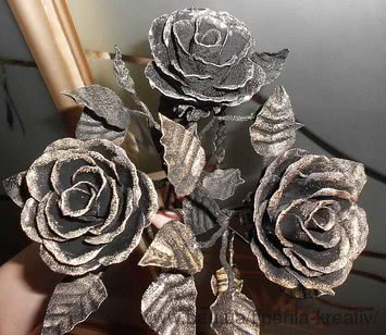 Кованая роза из металла
