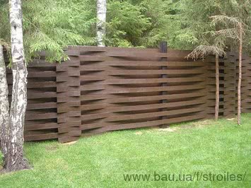 Забор деревянный.