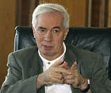 Азаров считает, что «поголовное» проведение земельных аукционов будет провоцировать сохранение высоких цен на недвижимость