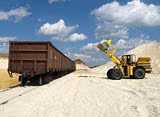 Міліція вживає заходи для запобігання вивозу піску з найбільшого в Україні Цюрупінського родовища