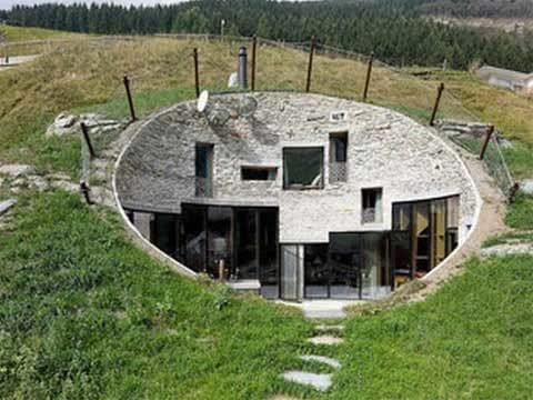 В Швейцарии построили `хоббичью нору`