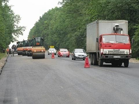 Укладку асфальтобетонного покрытия на Окружной дороге Харькова планируется завершить в середине октября