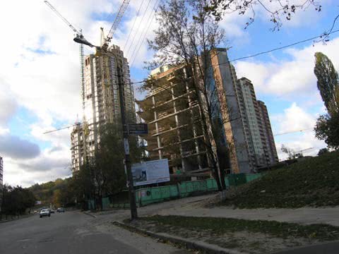 Рада продлила мораторий на разрыв инвестиционных договоров в жилищном строительстве
