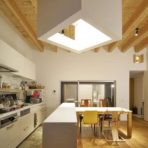 В Японии завершено строительство жилого дома со световым люком