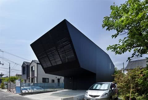 В Японии завершено здание с бесшовным непроницаемым фасадом