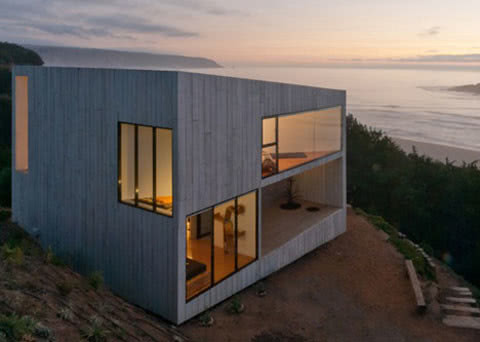 Чилийские архитекторы завершили компактный жилой дом