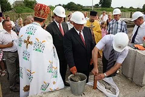 Перед началом учебного года стартовало строительство школ