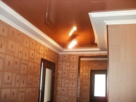 Глянцевый натяжной потолок