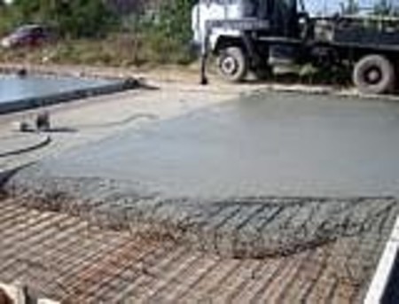 Заливка подушки бетоном.