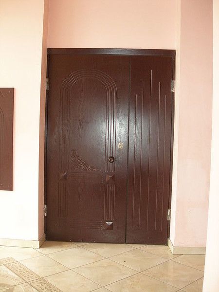 Полуторная дверь из металла и МДФ