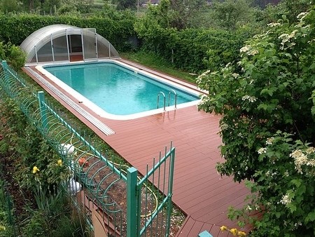 Террасная доска у бассейна