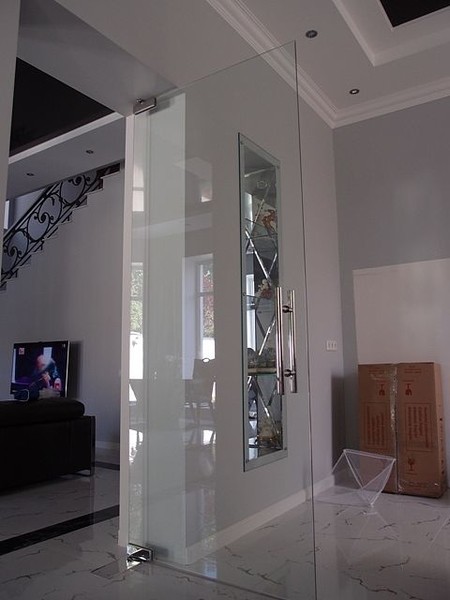 Межкомнатные стеклянные двери