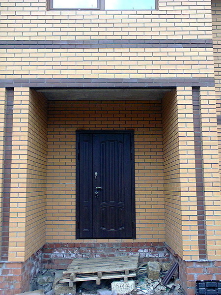 Входные двери Портала в частном доме