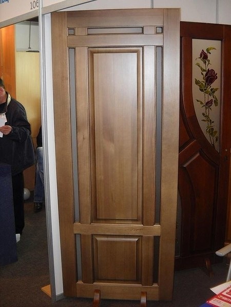 Соснові двері у Львові