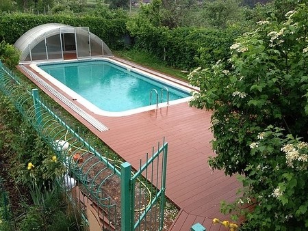 территория у бассейна