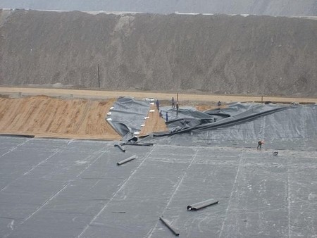 Работы геомембрана накопитель